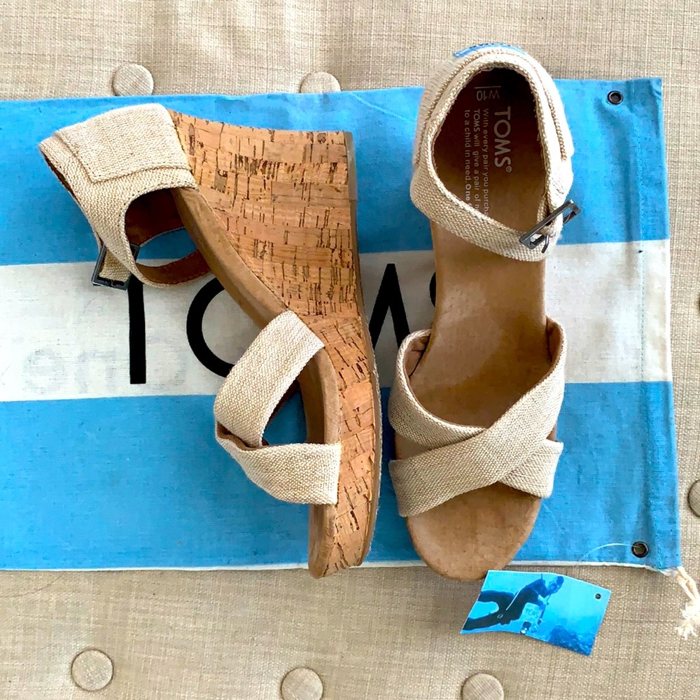 TOMS Strappy Wedge (Sierra)